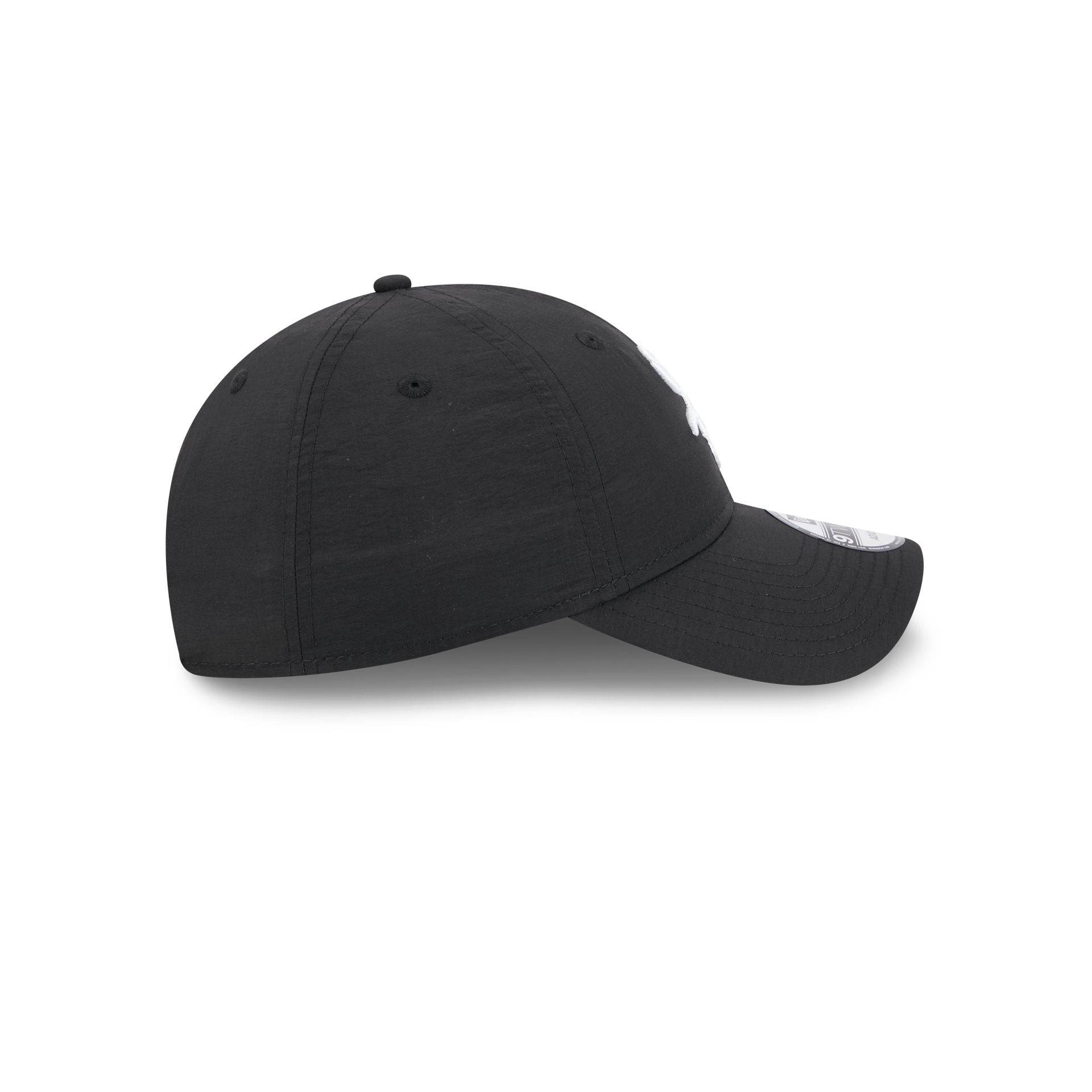 https://cdn.shopify.com/s/files/1/0601/2554/4675/files/60656389_9TWENTY_EVERYDAYNYLON_CHIWHI_BLK_RSIDE.jpg?v=1740520616