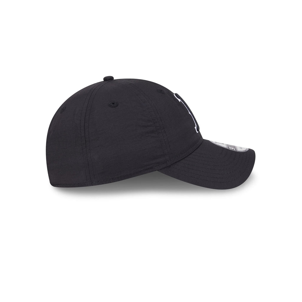 https://cdn.shopify.com/s/files/1/0601/2554/4675/files/60656401_9TWENTY_EVERYDAYNYLON_BOSRED_BLK_RSIDE.jpg?v=1740520619