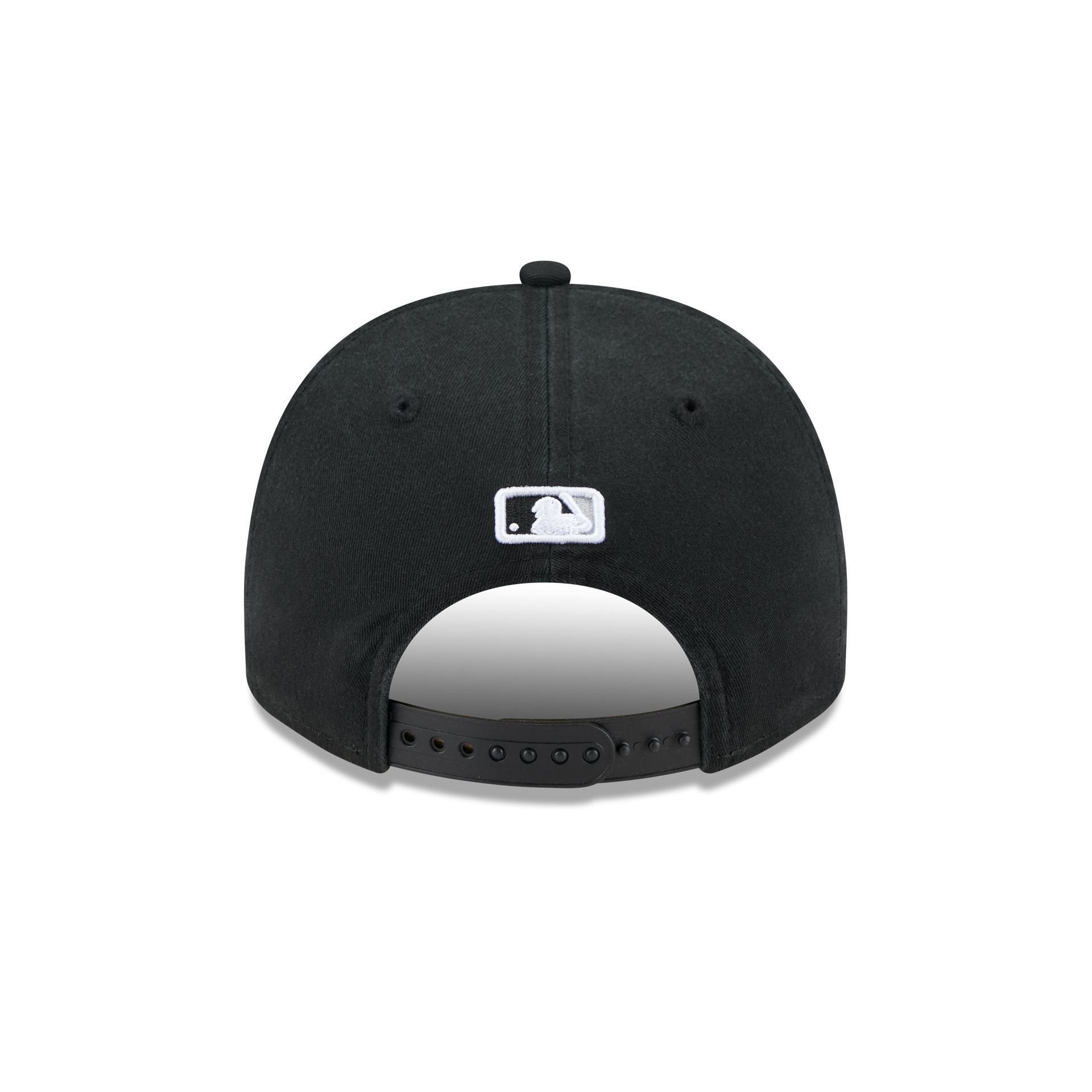 https://cdn.shopify.com/s/files/1/0601/2554/4675/files/60662373_GOLFER_MLB25JRDGOLFER_CHIWHI_OTC_R.jpg?v=1741724235