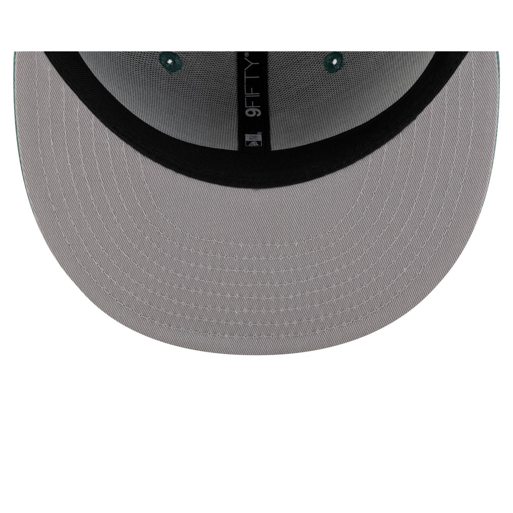 https://cdn.shopify.com/s/files/1/0601/2554/4675/files/60666602_9FIFTY_MLB25_CITYCONNECT_BOSRED_GRN_UV.jpg?v=1747315852