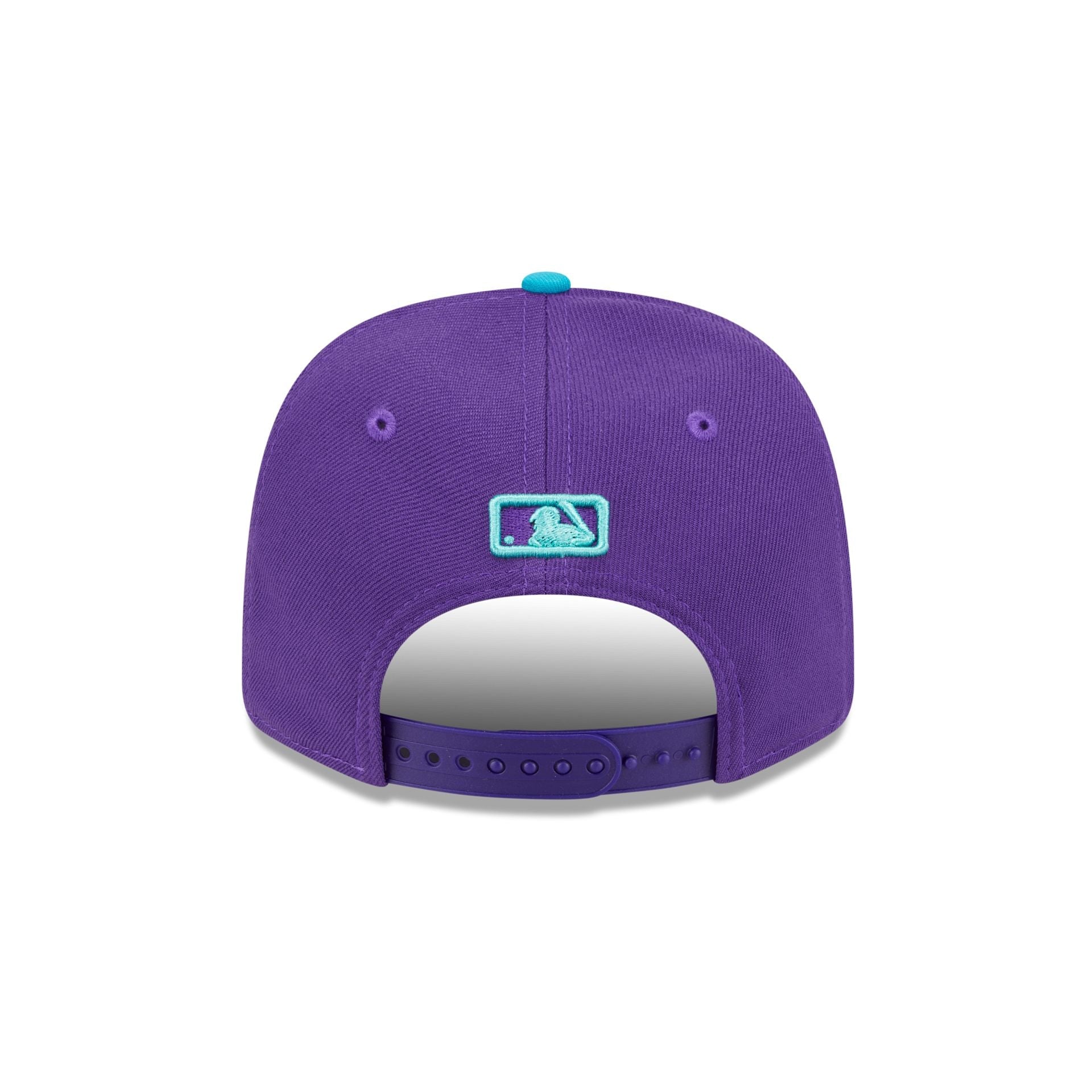 https://cdn.shopify.com/s/files/1/0601/2554/4675/files/60666716_9SEVENTY_CITYCONNECTARIDIA_ARIDIA_OTC_R.jpg?v=1746214108