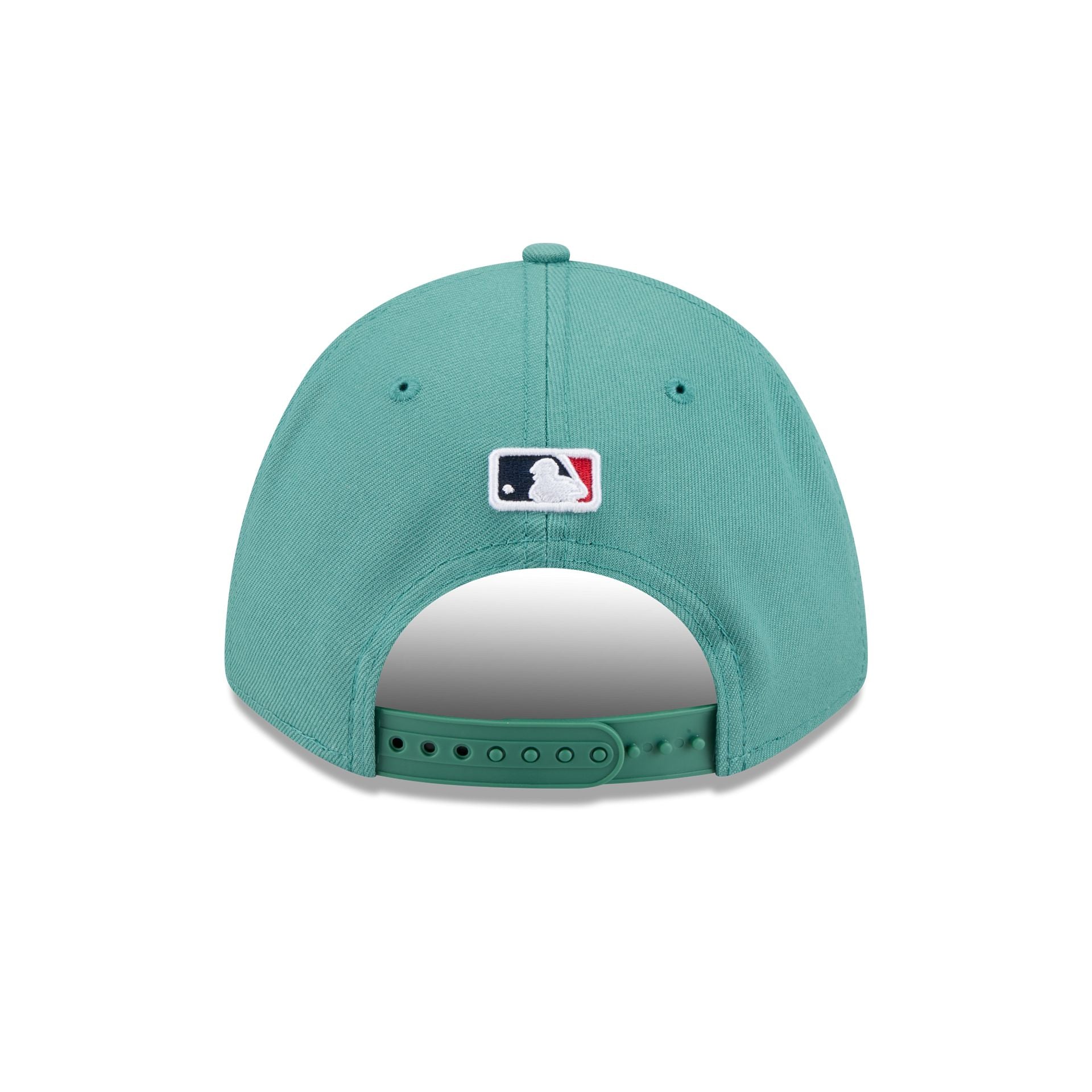 https://cdn.shopify.com/s/files/1/0601/2554/4675/files/60666767_9FORTYMC_CITYCONNECTBOSRED_BOSRED_OTC_R.jpg?v=1747315858