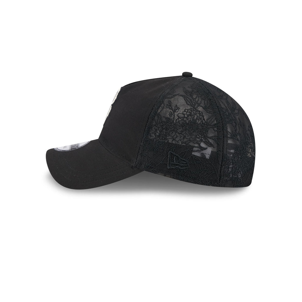 https://cdn.shopify.com/s/files/1/0601/2554/4675/files/60668395_9TWENTYAF_EMBROIDEREDMESH_BOSRED_BLK_LSIDE.jpg?v=1739218474