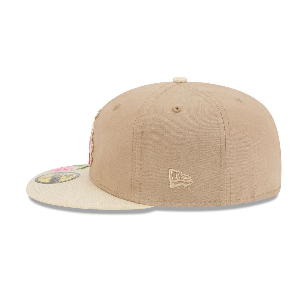 https://cdn.shopify.com/s/files/1/0601/2554/4675/files/60668434_59FIFTY_HANDSTITCHEDFLORAL_CHIWHI_OTC_LSIDE.jpg?v=1739218473