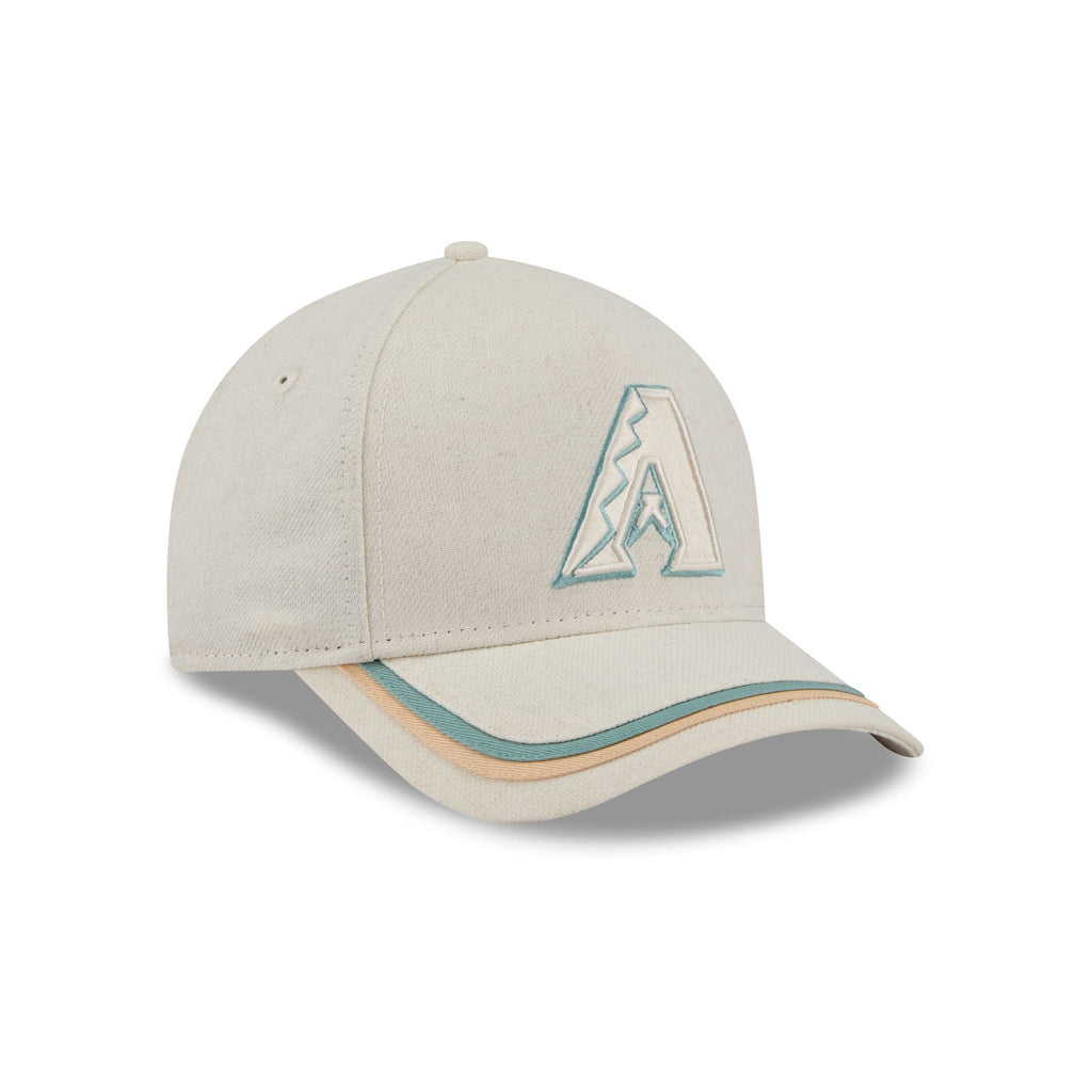 https://cdn.shopify.com/s/files/1/0601/2554/4675/files/60668452_9FORTYMCAF_NEUTRALHEMP_ARIDIA_WNC_3QR.jpg?v=1739902607