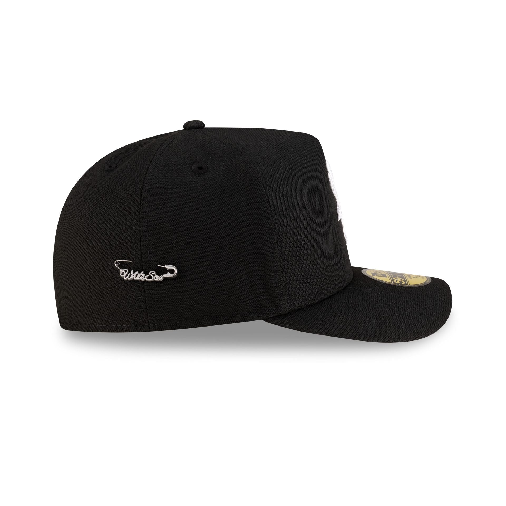 https://cdn.shopify.com/s/files/1/0601/2554/4675/files/60668872_59FIFTYAF_SCRIPT_PIN_CHIWHI_BLK_RSIDE.jpg?v=1748617269