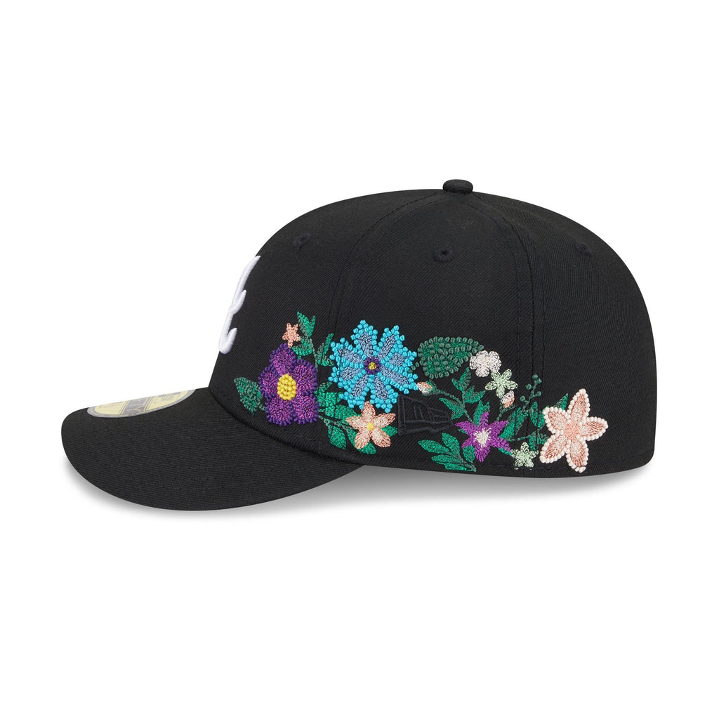 https://cdn.shopify.com/s/files/1/0601/2554/4675/files/60668922_59FIFTY_TONALFLORALS25426_ATLBRA_BLK_LSIDE.jpg?v=1746728139