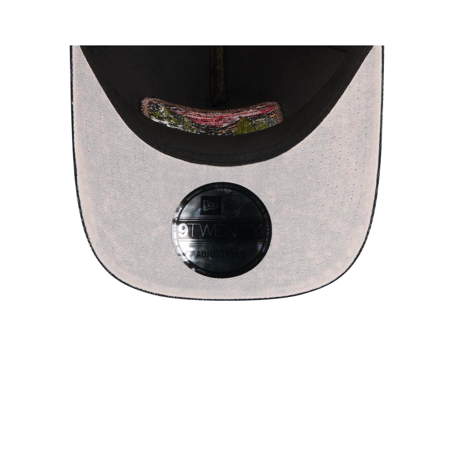 https://cdn.shopify.com/s/files/1/0601/2554/4675/files/60669037_9TWENTYAF_VTGLANDSCAPE25317_BOSRED_OTC_UV.jpg?v=1747337857