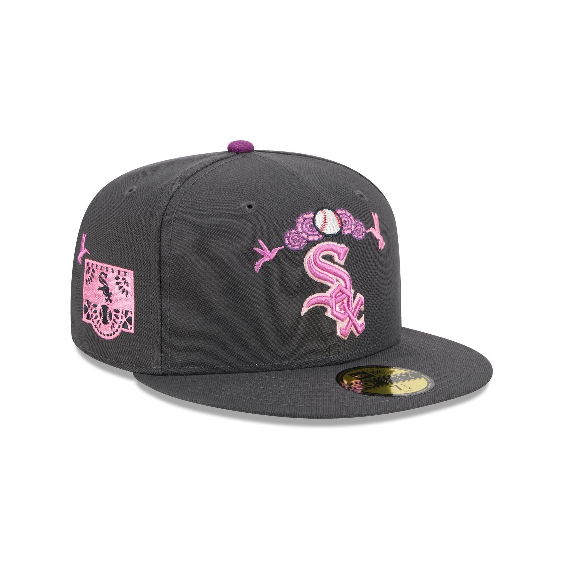 https://cdn.shopify.com/s/files/1/0601/2554/4675/files/60675083_59FIFTY_5950DIADEMUERTOSCHIWHIGRH_CHIWHI_GRH_3QR.jpg?v=1760635753