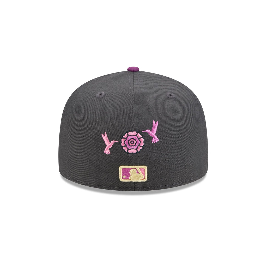 https://cdn.shopify.com/s/files/1/0601/2554/4675/files/60675083_59FIFTY_5950DIADEMUERTOSCHIWHIGRH_CHIWHI_GRH_R.jpg?v=1760635753
