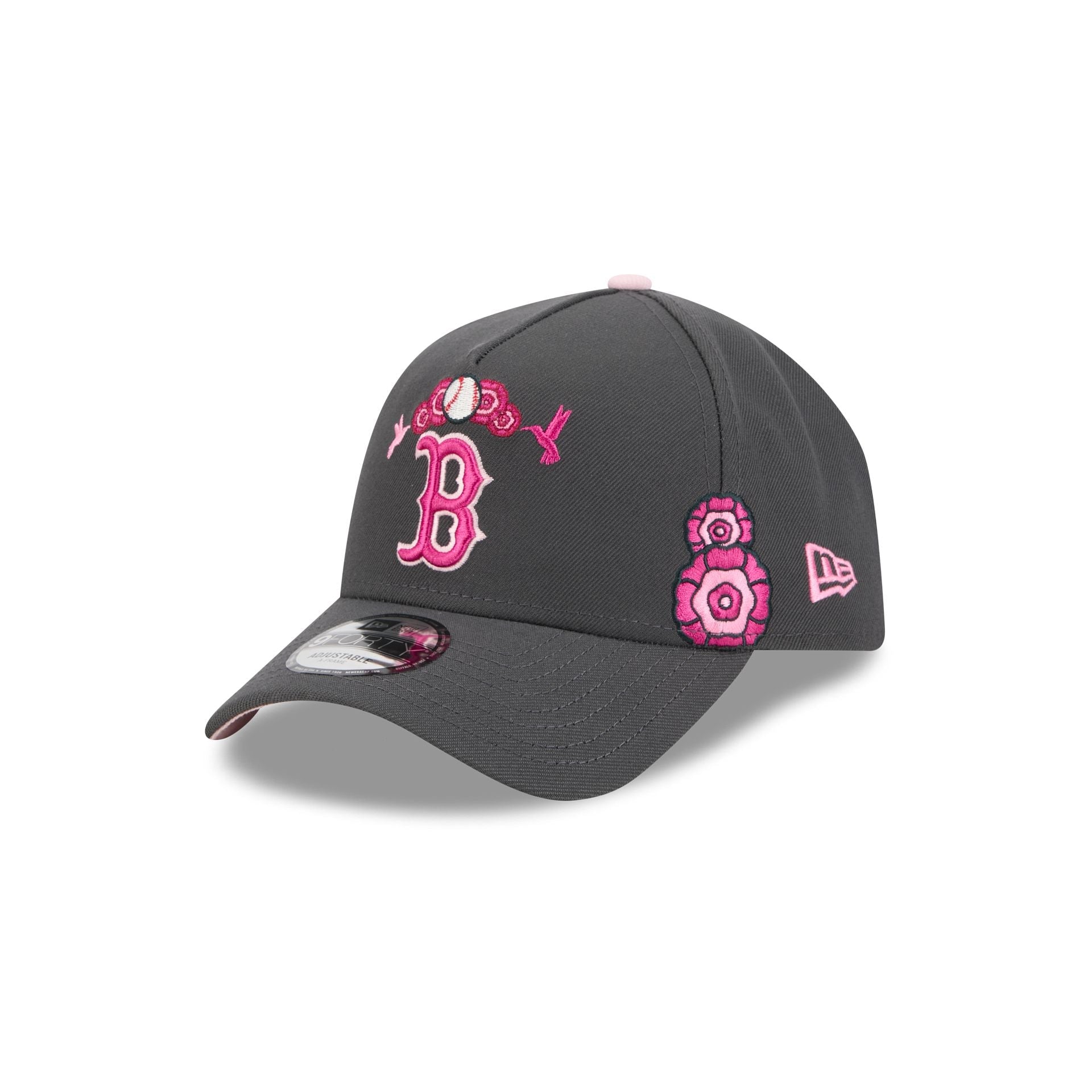 https://cdn.shopify.com/s/files/1/0601/2554/4675/files/60675112_9FORTYAF_940AFDIADEMUERTOSBOSREDGRH_BOSRED_GRH_3QL.jpg?v=1760635752