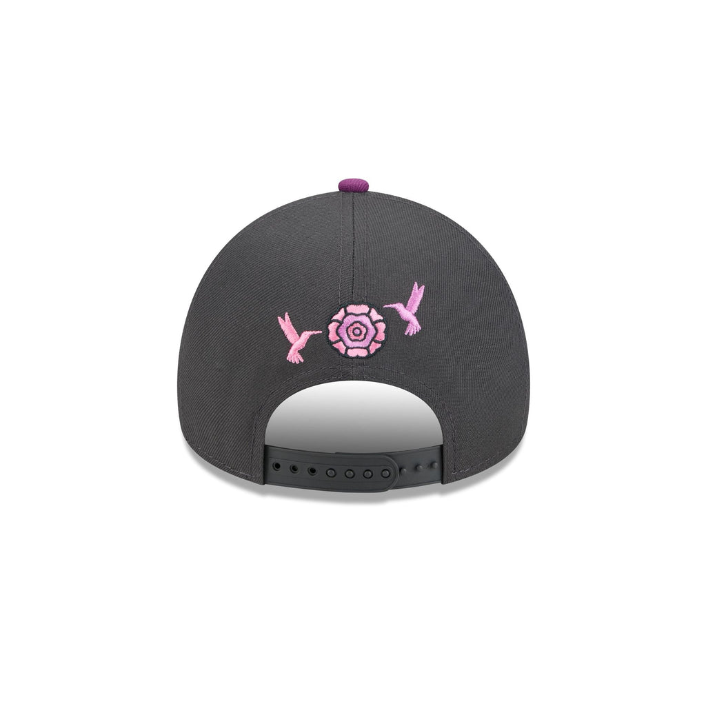 https://cdn.shopify.com/s/files/1/0601/2554/4675/files/60675113_9FORTYAF_940AFDIADEMUERTOSCHIWHIGRH_CHIWHI_GRH_R.jpg?v=1760635752