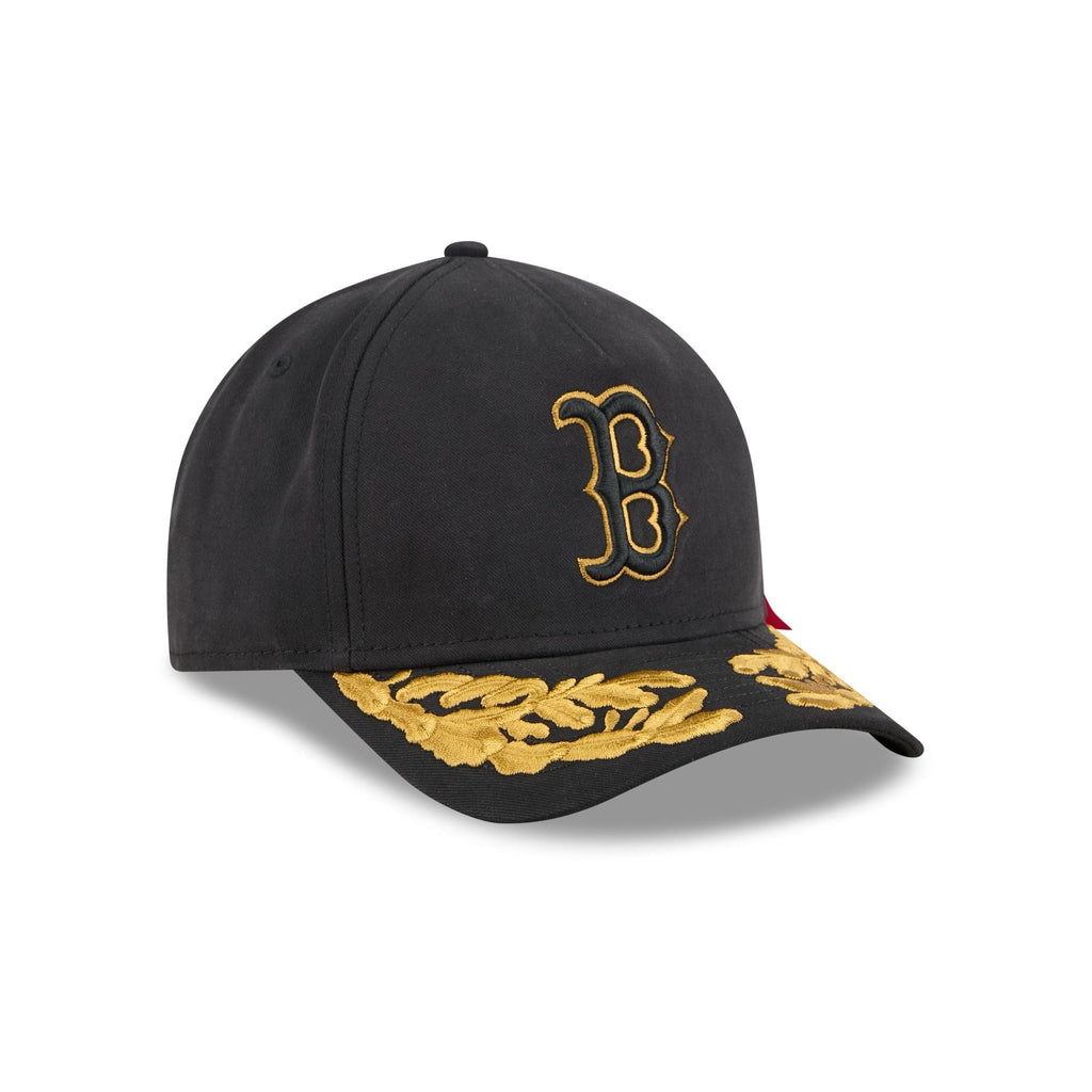 https://cdn.shopify.com/s/files/1/0601/2554/4675/files/60692366_9FORTYMCAF_ALPHA940MCAF2616_BOSRED_XBK_3QR.jpg?v=1756840934