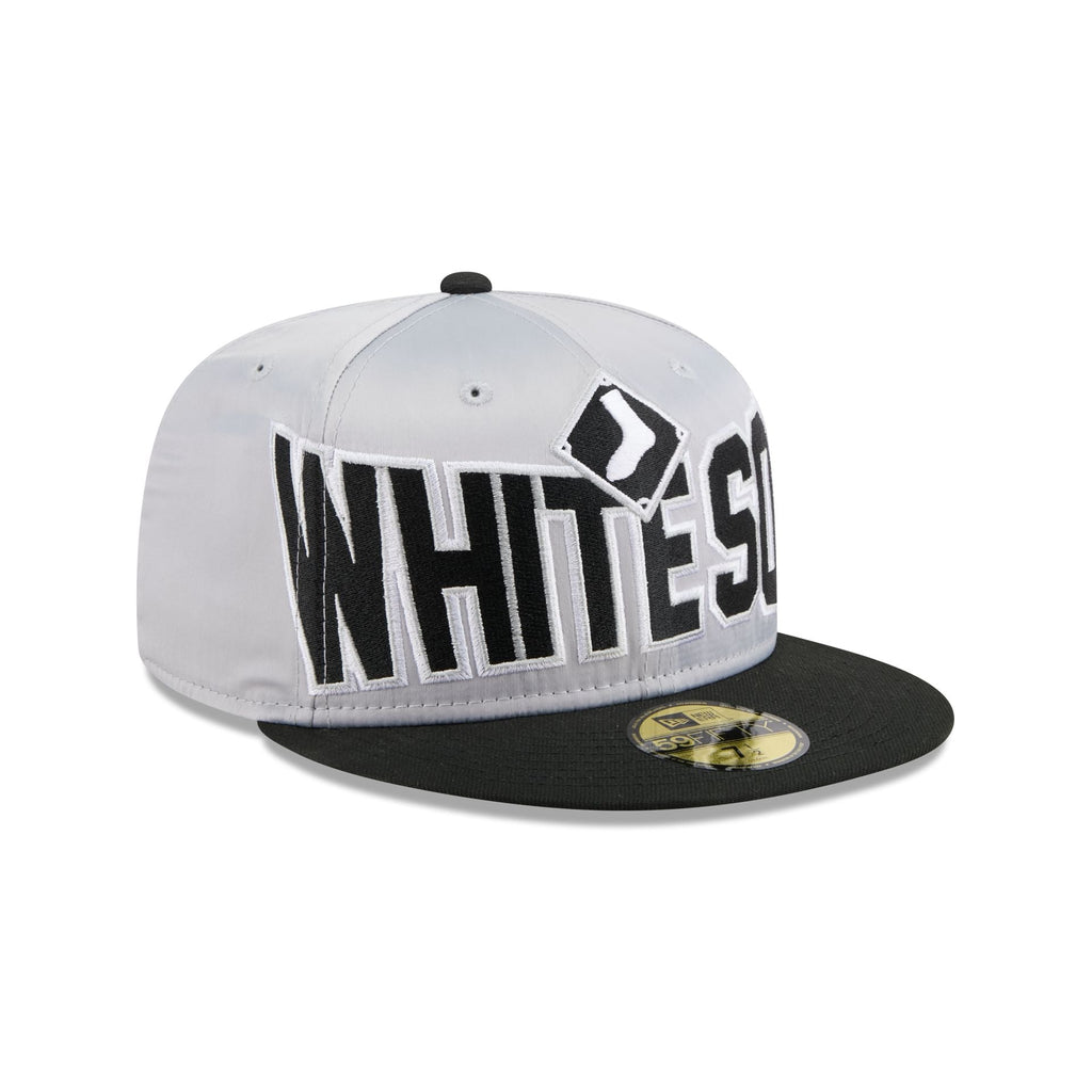 https://cdn.shopify.com/s/files/1/0601/2554/4675/files/60693736_59FIFTY_5950SATIN25234_CHIWHI_OTC_3QR.jpg?v=1756828249