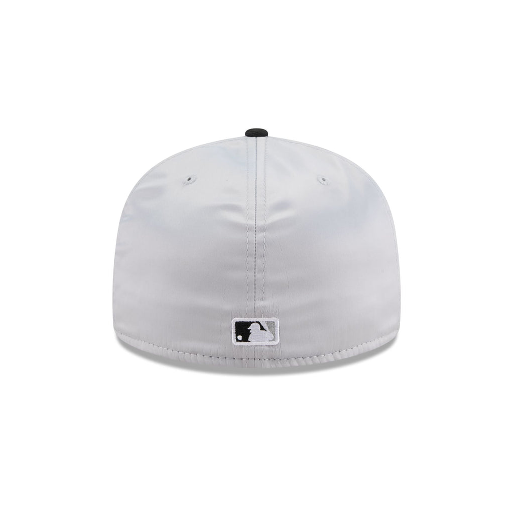 https://cdn.shopify.com/s/files/1/0601/2554/4675/files/60693736_59FIFTY_5950SATIN25234_CHIWHI_OTC_R.jpg?v=1756828249