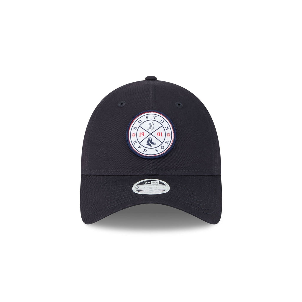 https://cdn.shopify.com/s/files/1/0601/2554/4675/files/60738108_9TWENTY_920BLOOM25330_BOSRED_OTC_F.jpg?v=1756828217