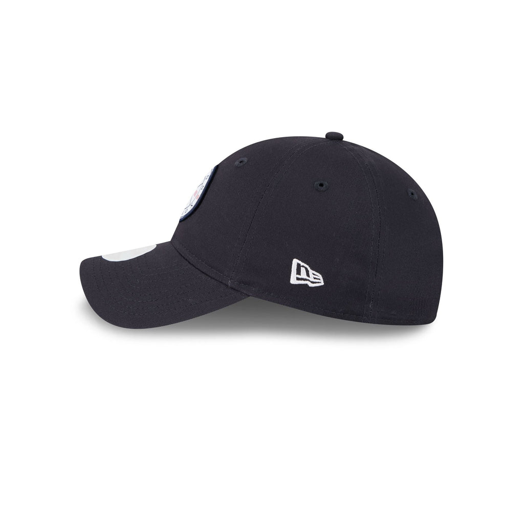 https://cdn.shopify.com/s/files/1/0601/2554/4675/files/60738108_9TWENTY_920BLOOM25330_BOSRED_OTC_LSIDE.jpg?v=1756828217