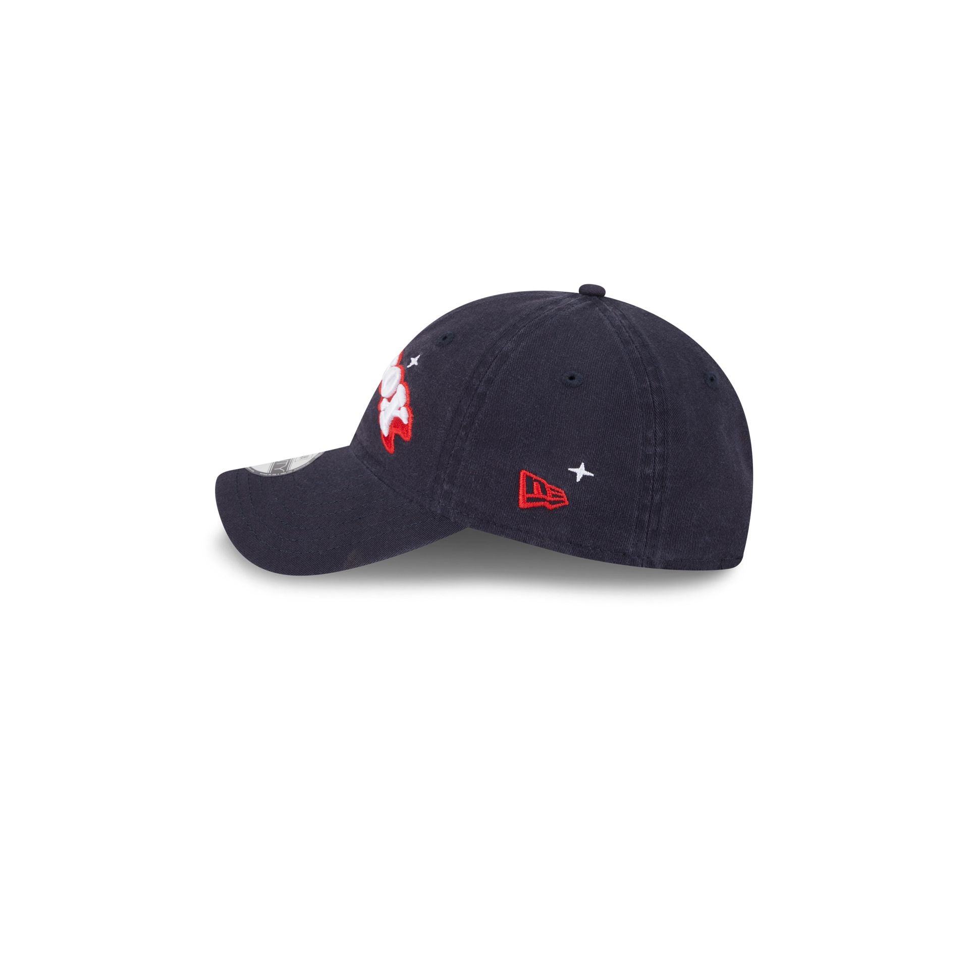 https://cdn.shopify.com/s/files/1/0601/2554/4675/files/60738829_9TWENTY_920CHEER25998_BOSRED_OTC_LSIDE.jpg?v=1756827381