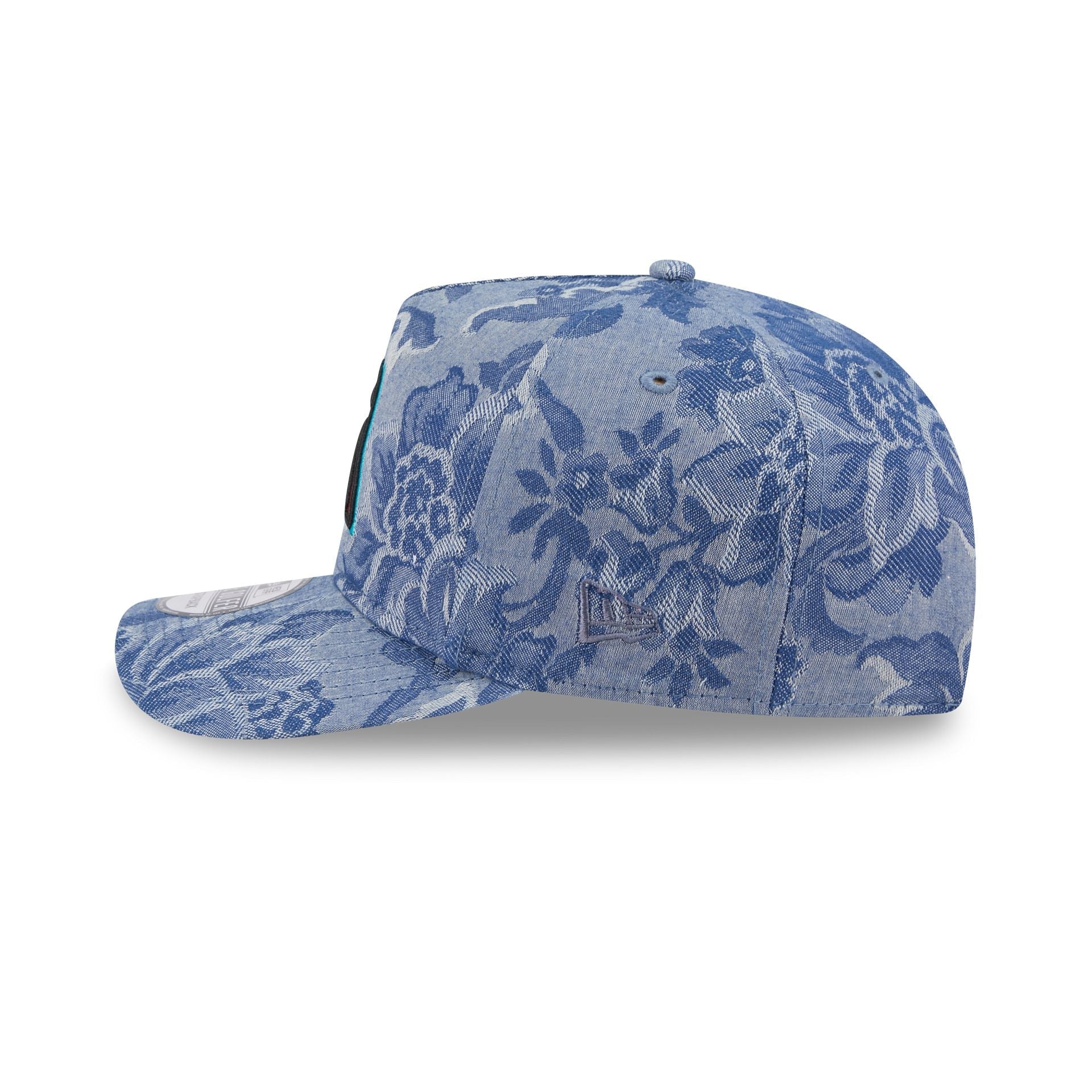 https://cdn.shopify.com/s/files/1/0601/2554/4675/files/60745161_GOLFER_DENIMJACQUARDGOLFR_ARIDIA_IND_LSIDE.jpg?v=1746108201