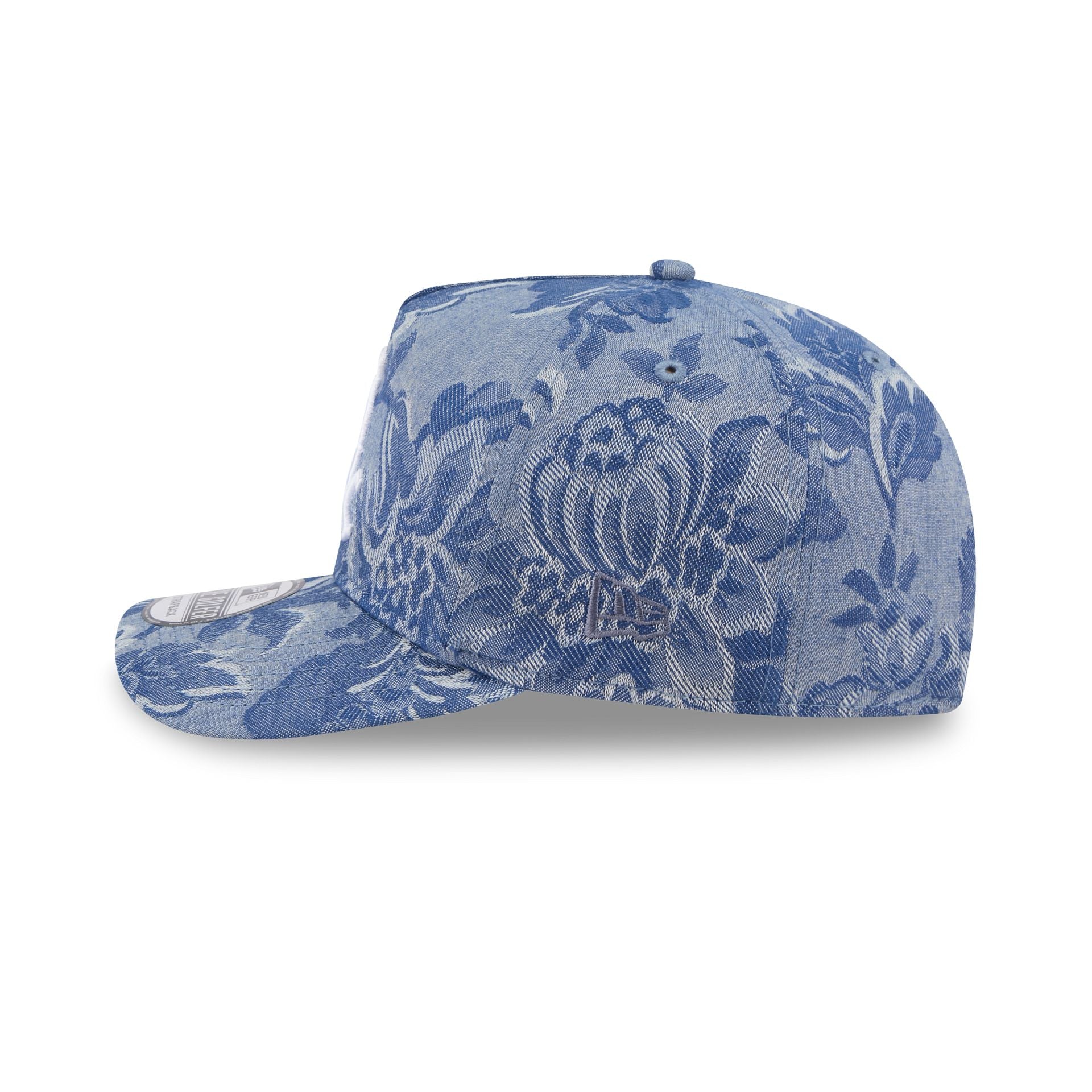 https://cdn.shopify.com/s/files/1/0601/2554/4675/files/60745167_GOLFER_DENIMJACQUARDGOLFR_CHIWHI_IND_LSIDE.jpg?v=1746108202