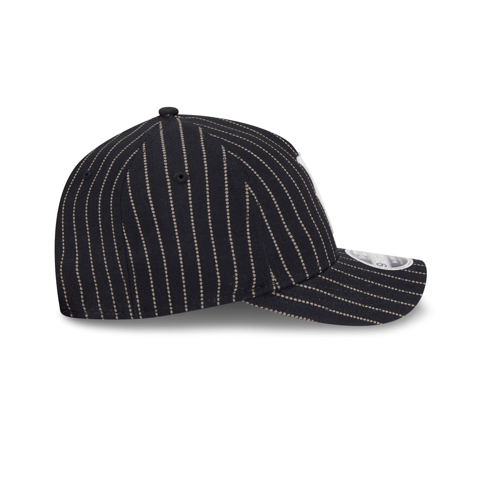 https://cdn.shopify.com/s/files/1/0601/2554/4675/files/60745184_9FORTYMCAF_AZTECPATTERN9TWENTY26_BOSRED_NVY_RSIDE.jpg?v=1746108049