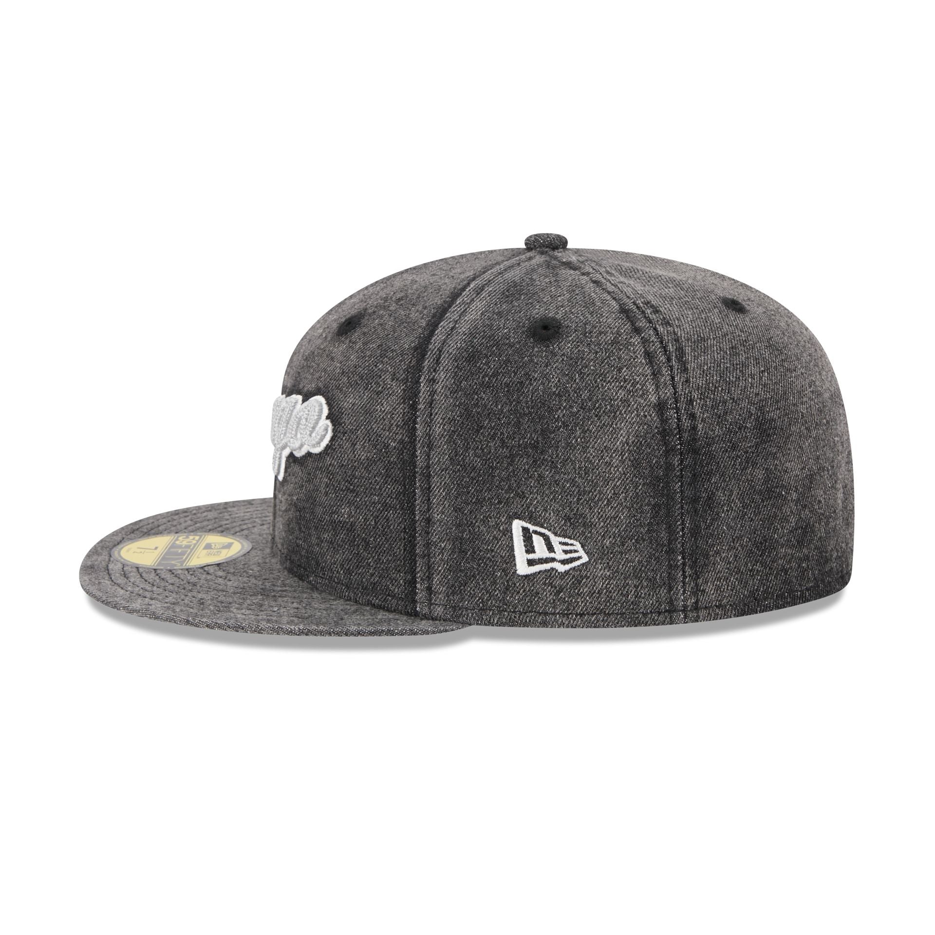 https://cdn.shopify.com/s/files/1/0601/2554/4675/files/60746837_59FIFTY_LifestyleEnergy_CHIWHI_BLK_LSIDE.jpg?v=1744736999