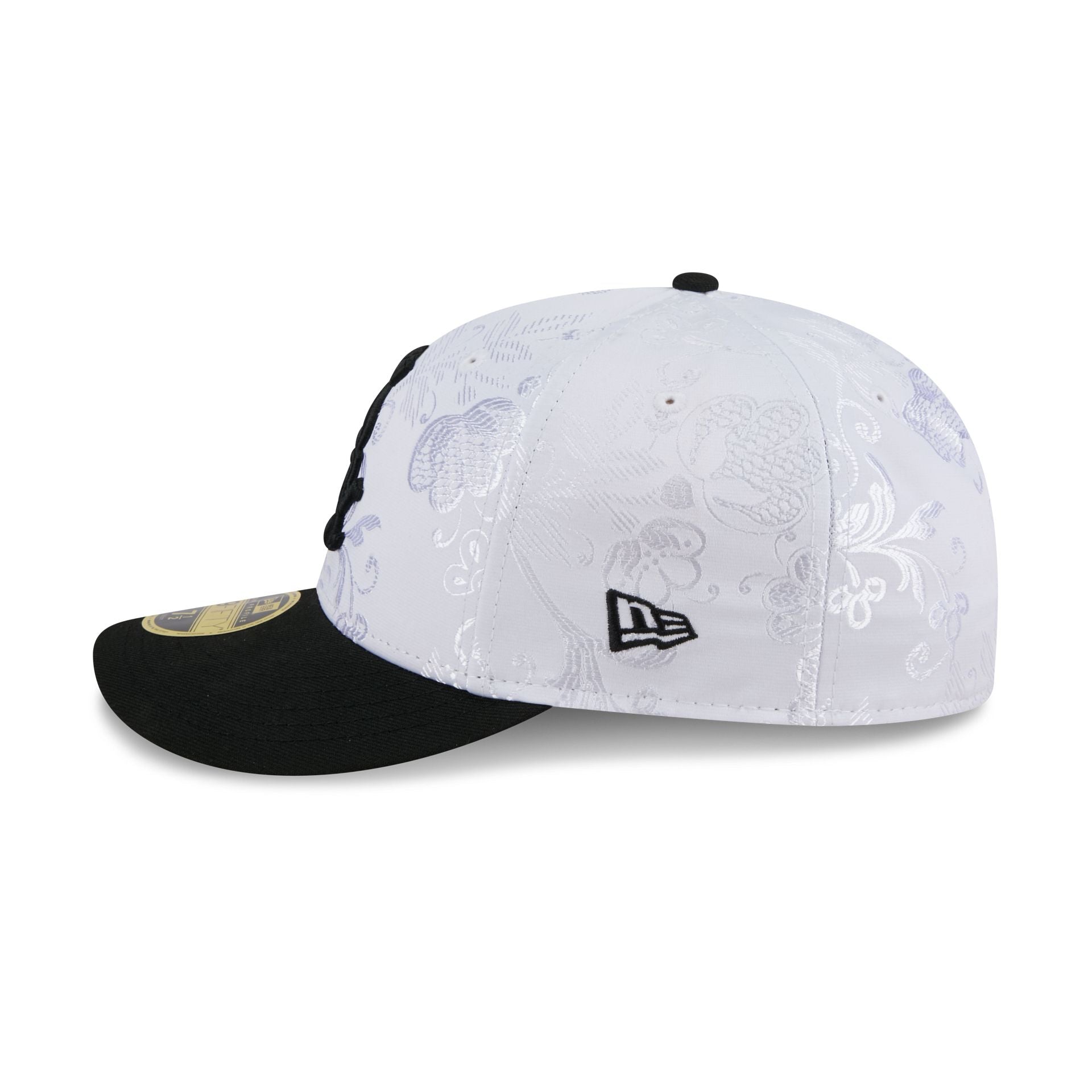 https://cdn.shopify.com/s/files/1/0601/2554/4675/files/60750742_LP59FIFTY_5950DAY5950LP2704_CHIWHI_XWH_LSIDE.jpg?v=1745502729