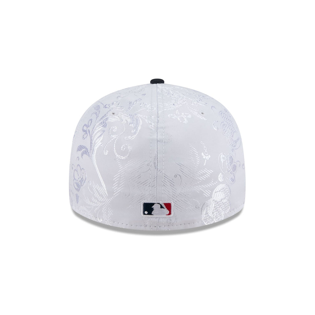 https://cdn.shopify.com/s/files/1/0601/2554/4675/files/60750745_LP59FIFTY_5950DAY5950LP2704_BOSRED_XWH_R.jpg?v=1745502723