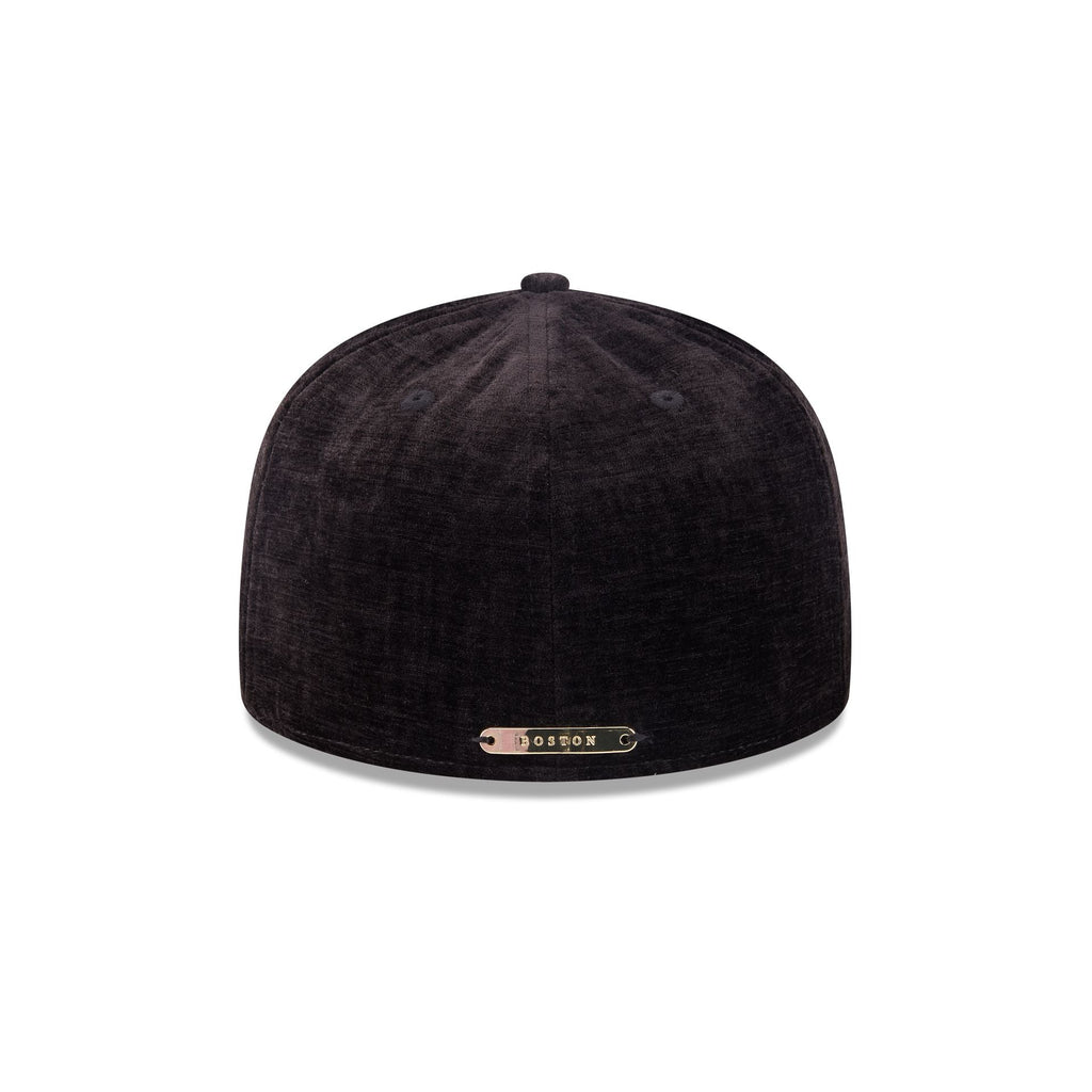 https://cdn.shopify.com/s/files/1/0601/2554/4675/files/60750859_59FIFTY_5950DAY595027040_BOSRED_BLK_R.jpg?v=1745502722