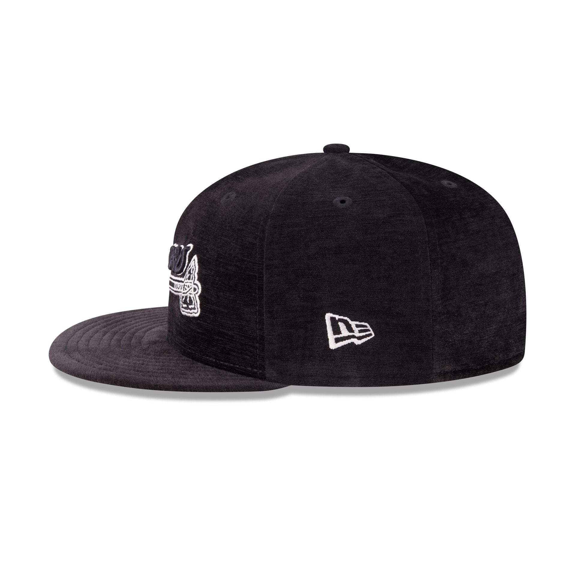 https://cdn.shopify.com/s/files/1/0601/2554/4675/files/60750860_59FIFTY_5950DAY595027040_ATLBRA_BLK_LSIDE.jpg?v=1745502719
