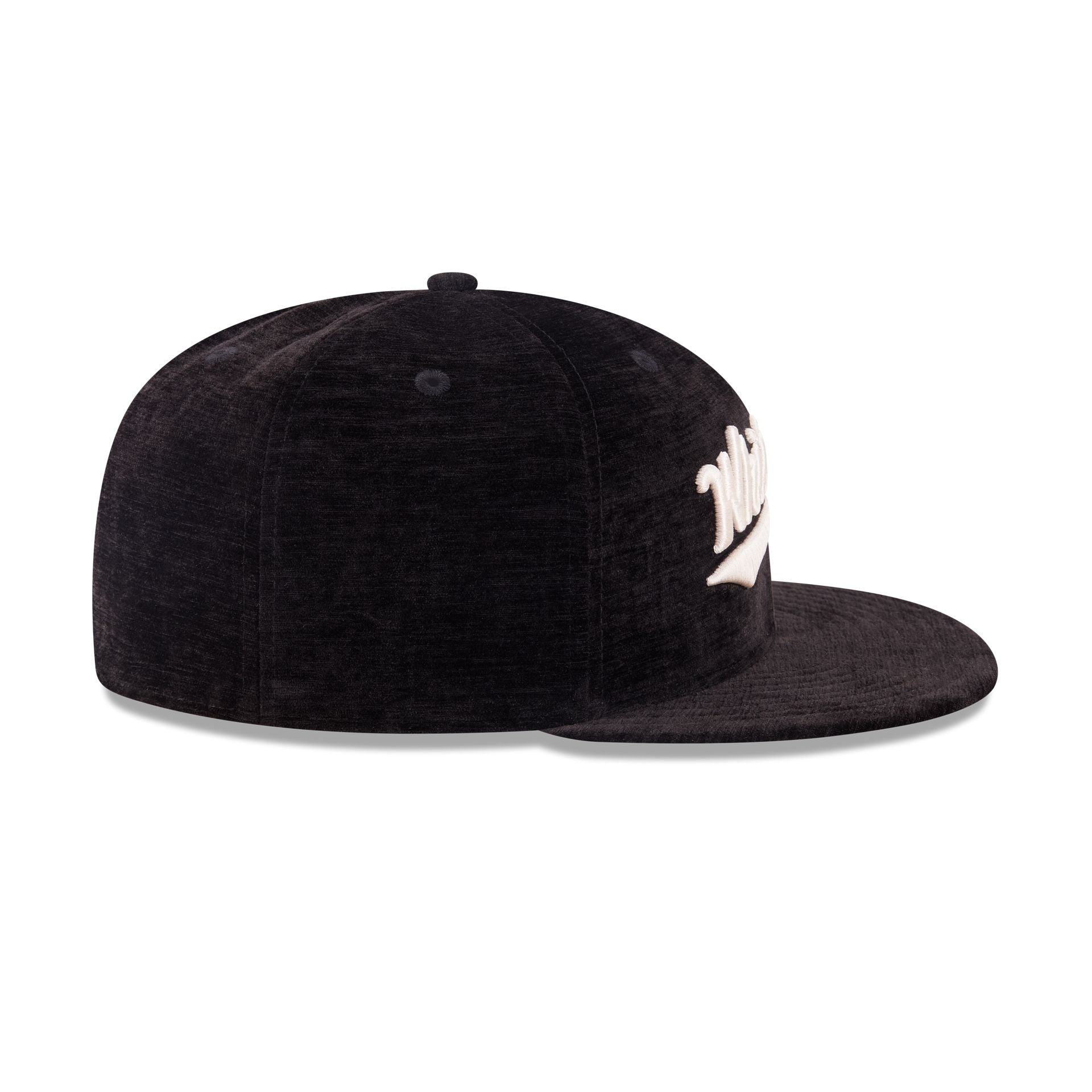 https://cdn.shopify.com/s/files/1/0601/2554/4675/files/60750865_59FIFTY_5950DAY595027040_CHIWHI_BLK_RSIDE.jpg?v=1745502721