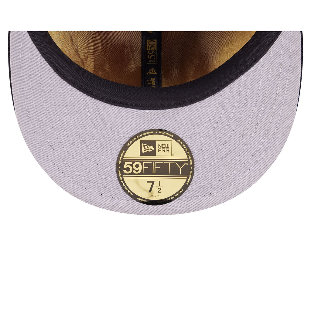 https://cdn.shopify.com/s/files/1/0601/2554/4675/files/60750865_59FIFTY_5950DAY595027040_CHIWHI_BLK_UV.jpg?v=1745502721
