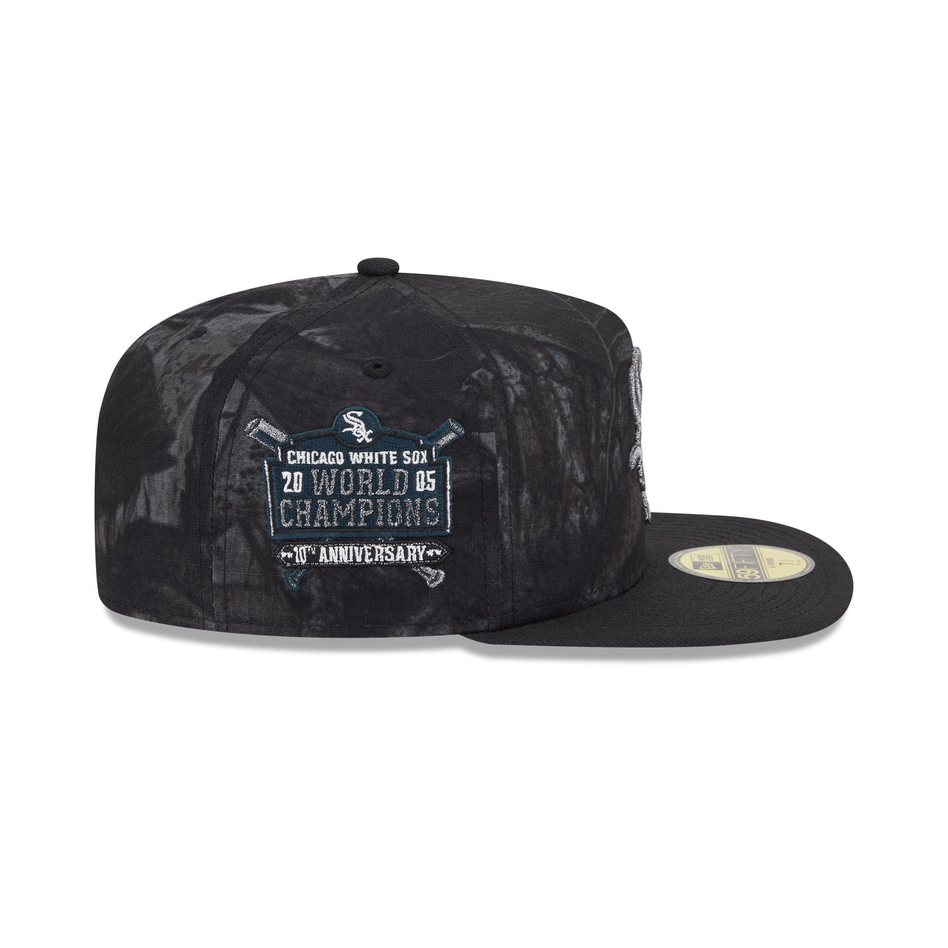 https://cdn.shopify.com/s/files/1/0601/2554/4675/files/60751432_59FIFTYAF_LifestyleEnergy_CHIWHI_RTC_RSIDE.jpg?v=1747060705