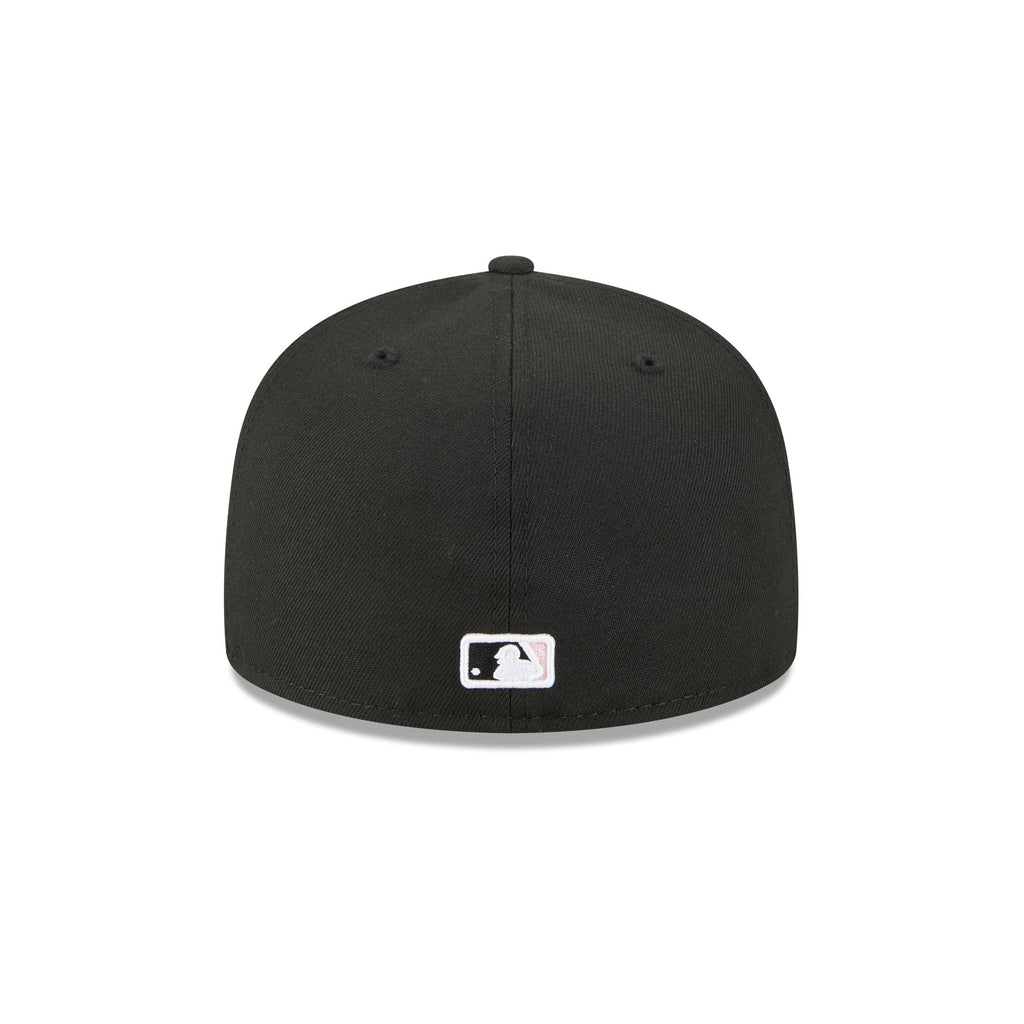 https://cdn.shopify.com/s/files/1/0601/2554/4675/files/60755669_59FIFTY_BLC595027736_CHIWHI_OTC_R.jpg?v=1747166220