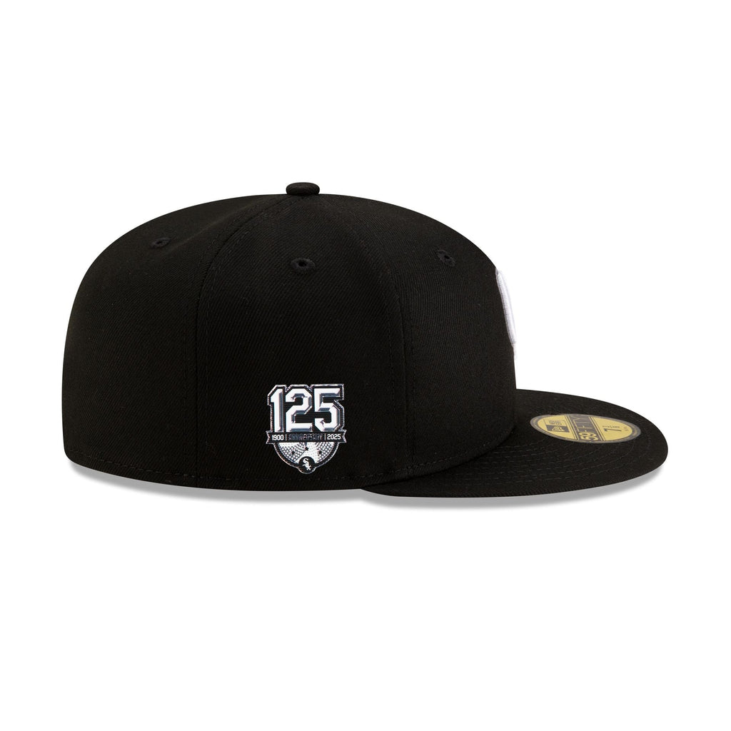 https://cdn.shopify.com/s/files/1/0601/2554/4675/files/60757600_59FIFTY_MLB255950CHIWHI125ANNALT25_CHIWHI_BLK_RSIDE.jpg?v=1744202329