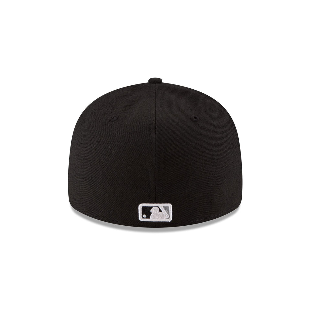 https://cdn.shopify.com/s/files/1/0601/2554/4675/files/60757602_LP59FIFTY_MLB25LP5950CHIWHI125ANNGM_CHIWHI_BLK_R.jpg?v=1744202328