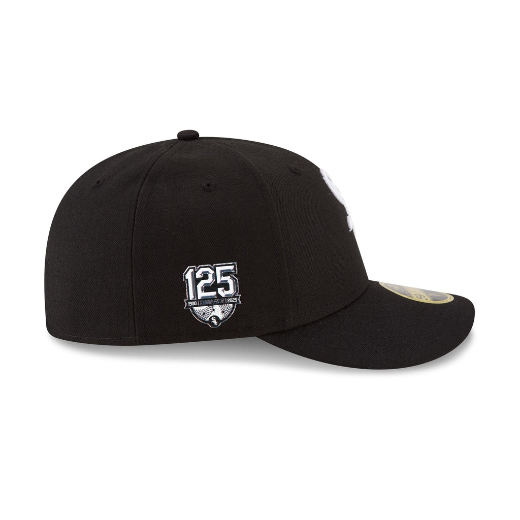 https://cdn.shopify.com/s/files/1/0601/2554/4675/files/60757602_LP59FIFTY_MLB25LP5950CHIWHI125ANNGM_CHIWHI_BLK_RSIDE.jpg?v=1744202328