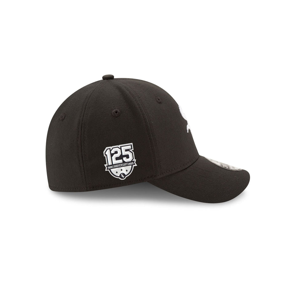 https://cdn.shopify.com/s/files/1/0601/2554/4675/files/60757604_39THIRTY_MLB253930CHIWHI125ANNGM_CHIWHI_BLK_RSIDE.jpg?v=1744202328