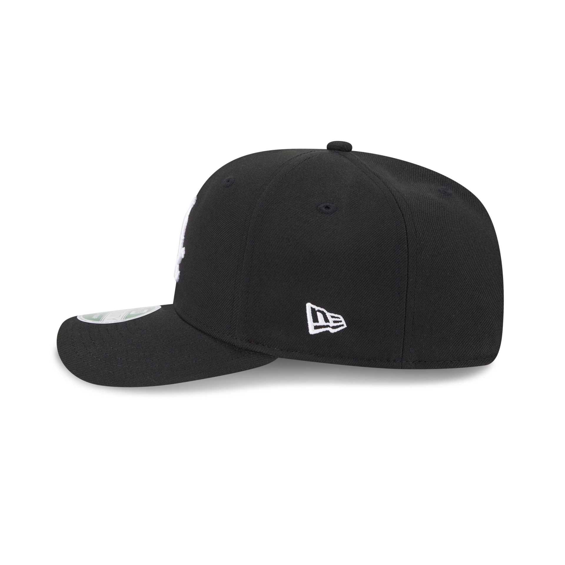 https://cdn.shopify.com/s/files/1/0601/2554/4675/files/60757605_9SEVENTY_MLB25PLREP970SSCHIWHI125ANNGM_CHIWHI_BLK_LSIDE.jpg?v=1744202329