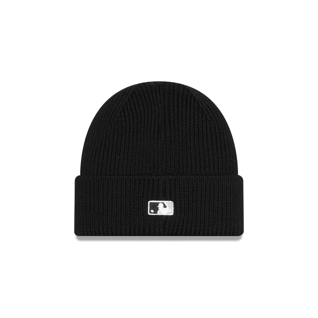https://cdn.shopify.com/s/files/1/0601/2554/4675/files/60758360_KNITBEANIE_SKULLKNIT26999_CHIWHI_OTC_R.jpg?v=1760987479