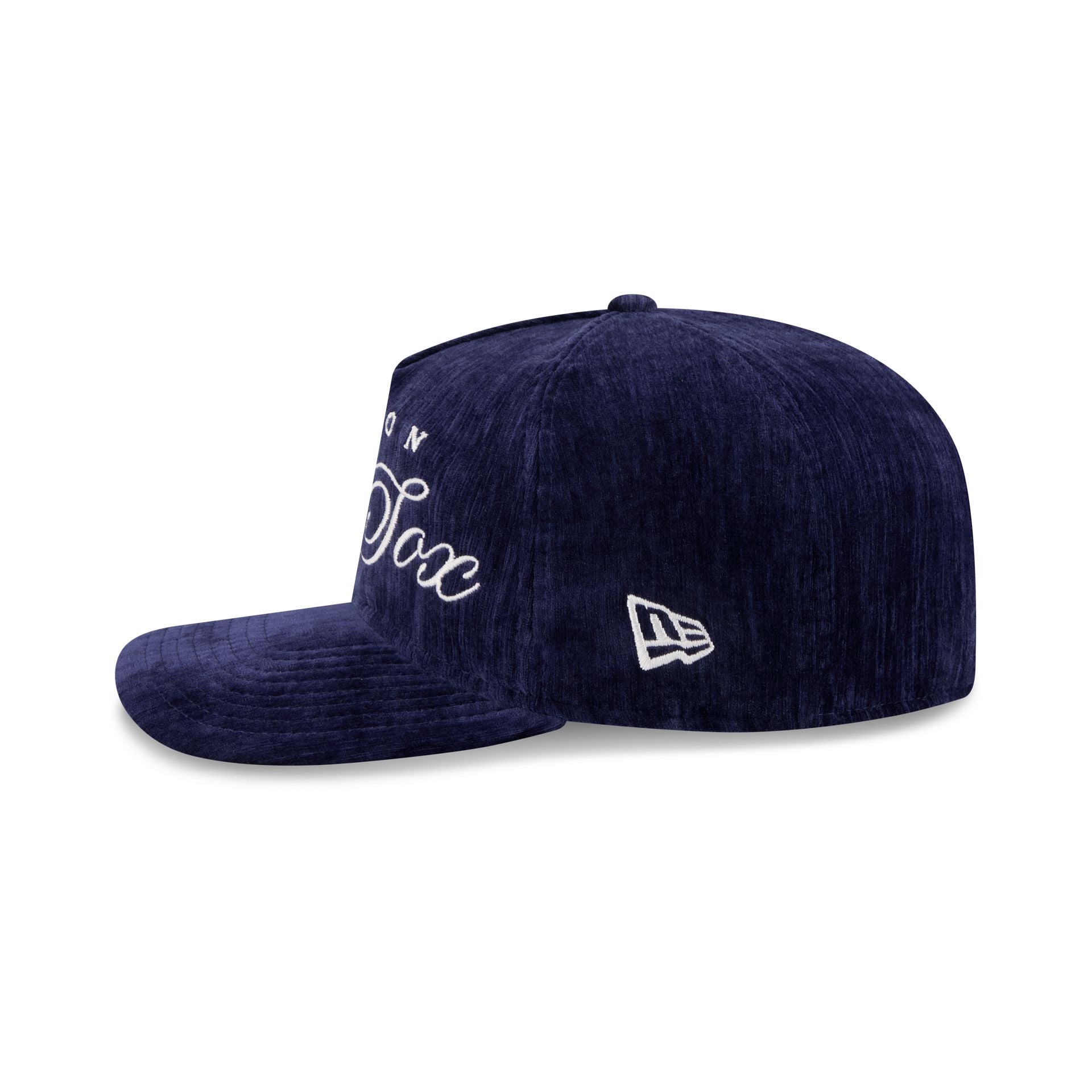 https://cdn.shopify.com/s/files/1/0601/2554/4675/files/60758405_19TWENTY_TEAMSCRIPT28021_BOSRED_OTC_LSIDE.jpg?v=1760987020