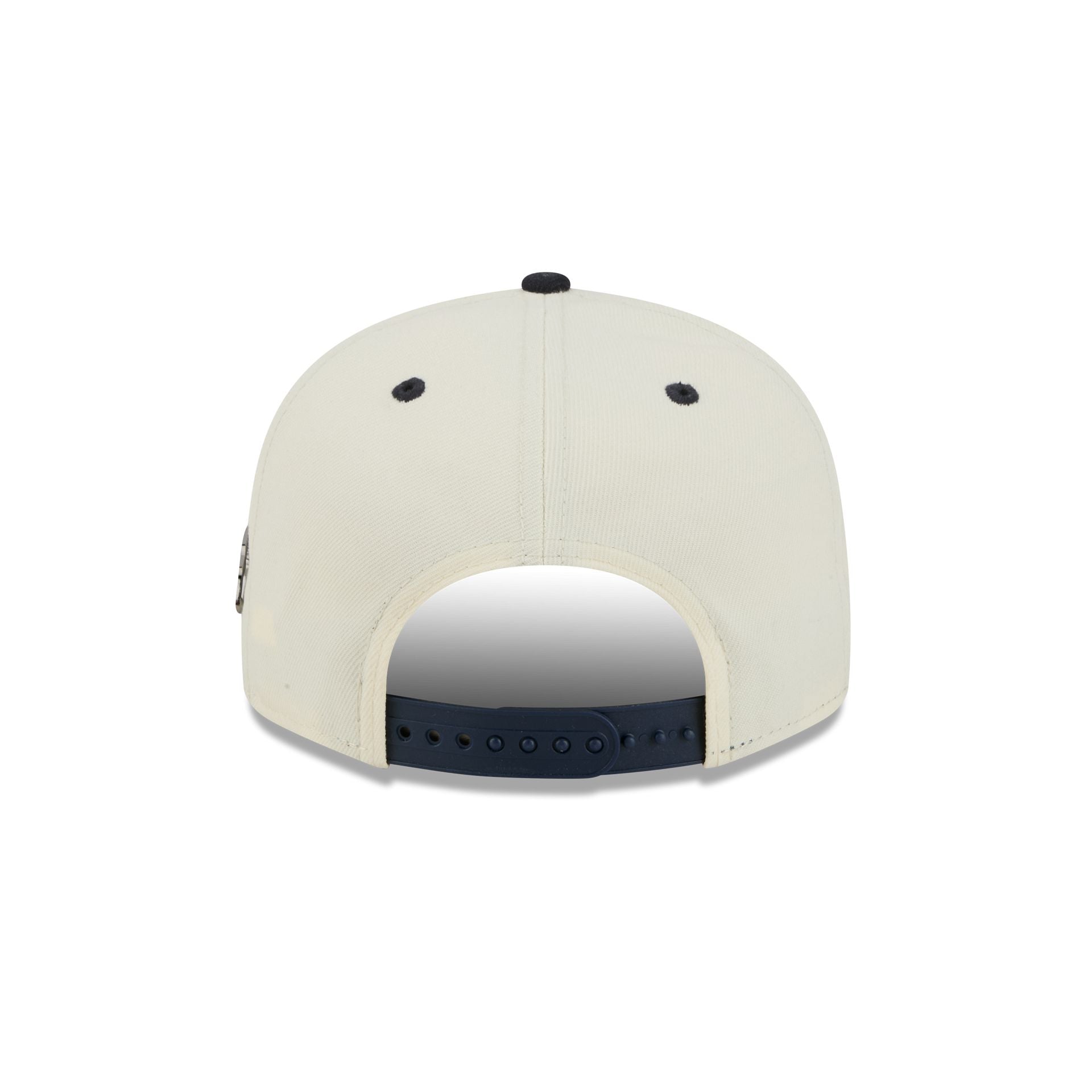 https://cdn.shopify.com/s/files/1/0601/2554/4675/files/60758448_9FIFTY_MASCOTPIN26993_ATLBRA_CHW_R.jpg?v=1760987022