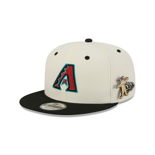 https://cdn.shopify.com/s/files/1/0601/2554/4675/files/60758455_9FIFTY_MASCOTPIN26993_ARIDIA_CHW_3QL.jpg?v=1763476290