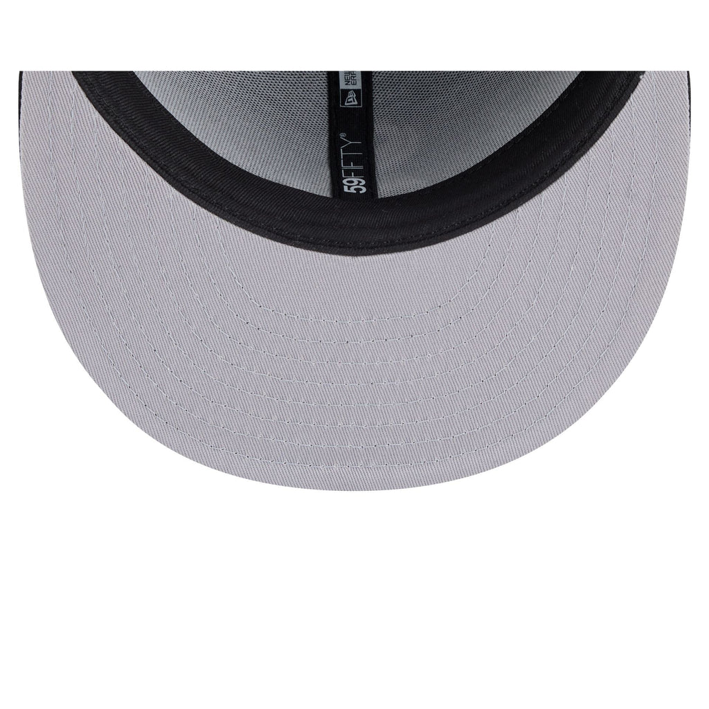 https://cdn.shopify.com/s/files/1/0601/2554/4675/files/60758565_59FIFTYDOGEAR_DOGEARCLASSIC29314_CHIWHI_WHI_UV.jpg?v=1760987491