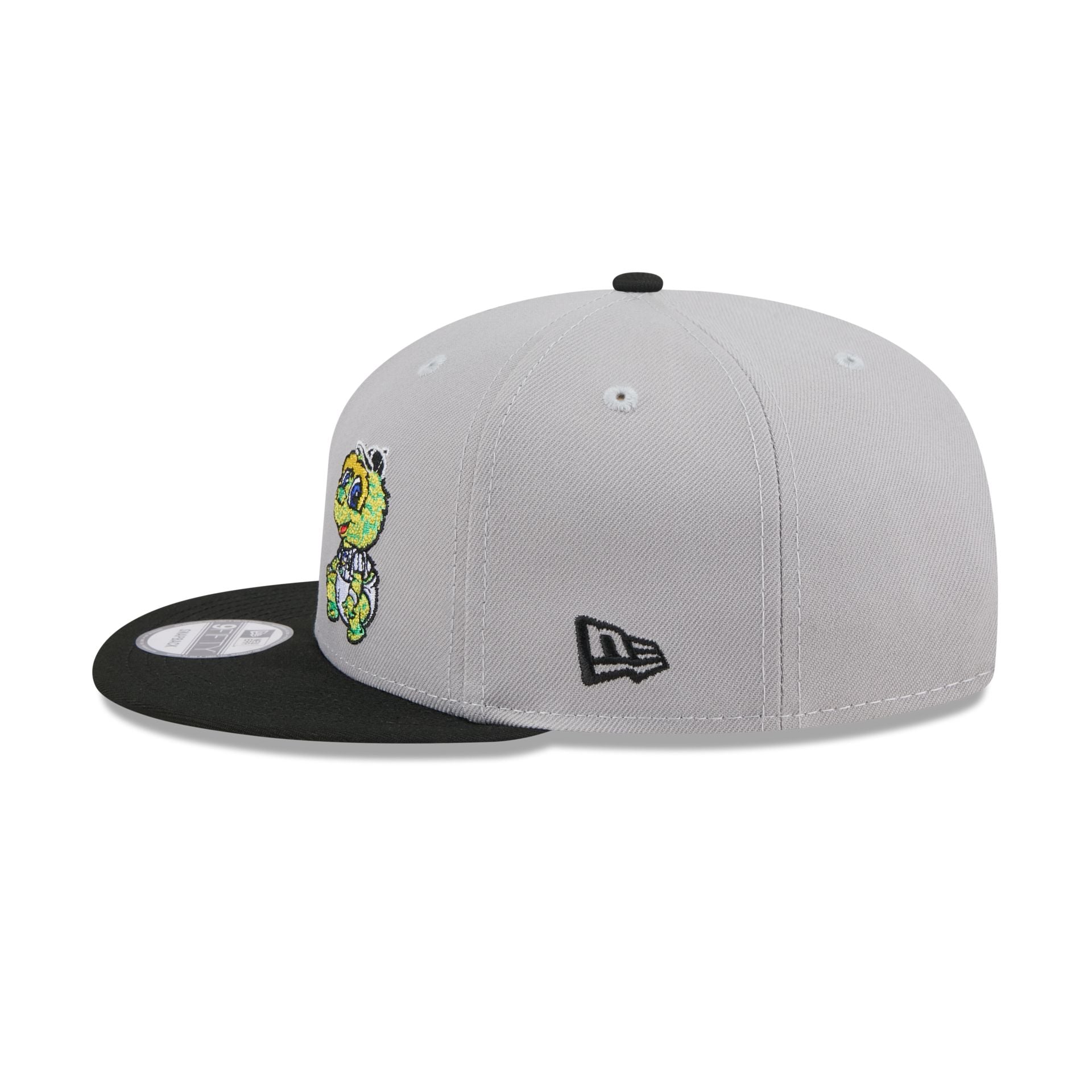https://cdn.shopify.com/s/files/1/0601/2554/4675/files/60759180_9FIFTY_LifestyleEnergy_CHIWHI_WHI_LSIDE.jpg?v=1749146055