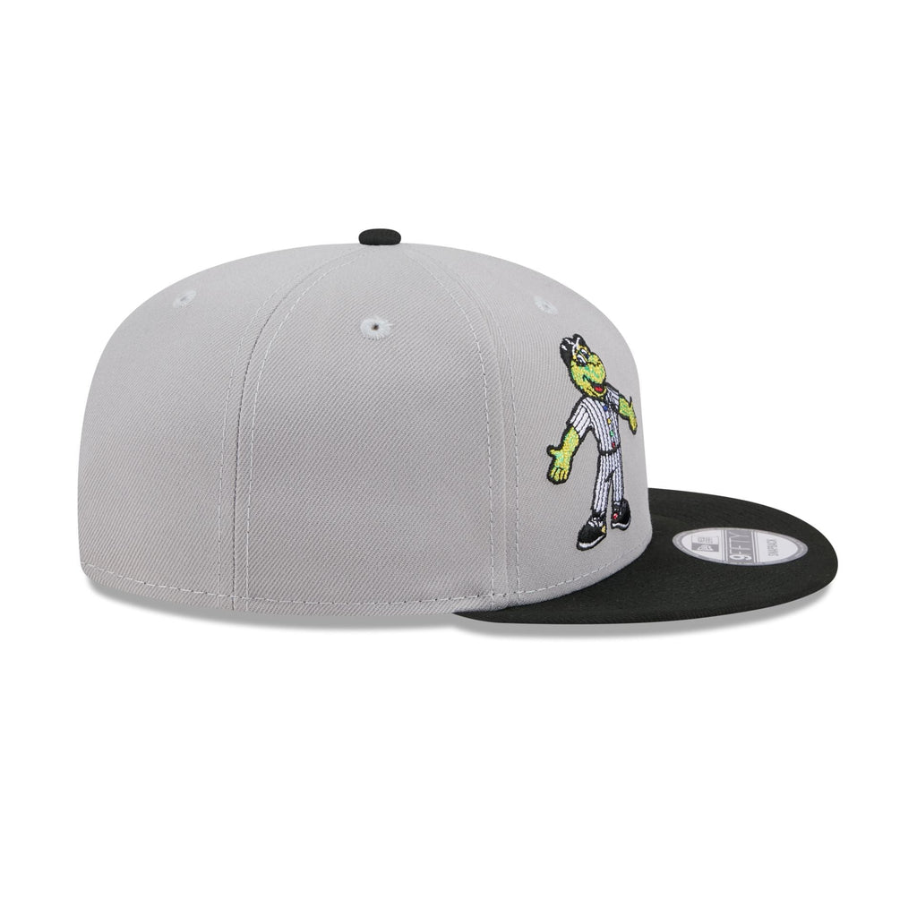 https://cdn.shopify.com/s/files/1/0601/2554/4675/files/60759180_9FIFTY_LifestyleEnergy_CHIWHI_WHI_RSIDE.jpg?v=1749146055