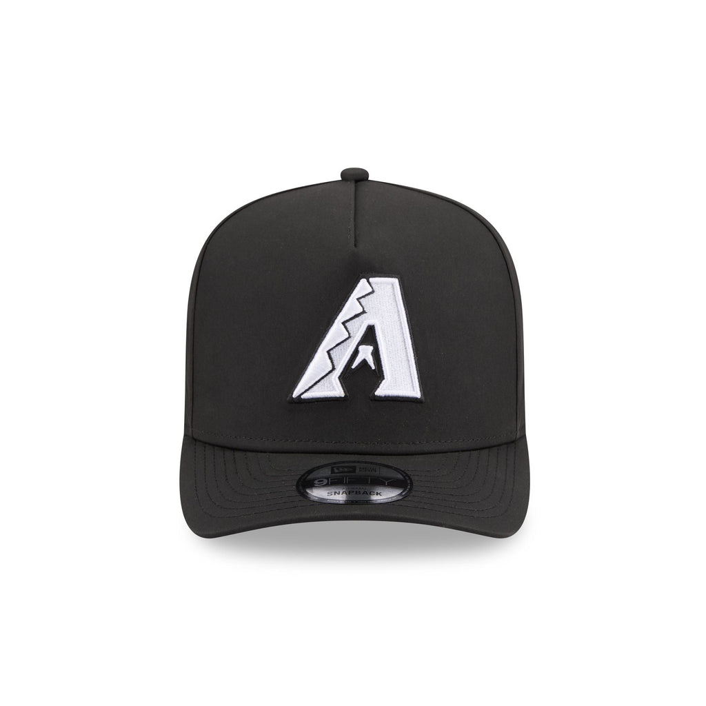 https://cdn.shopify.com/s/files/1/0601/2554/4675/files/60763697_9FIFTYAF_GORETEX950AFPC291_ARIDIA_BLK_F.jpg?v=1765291715