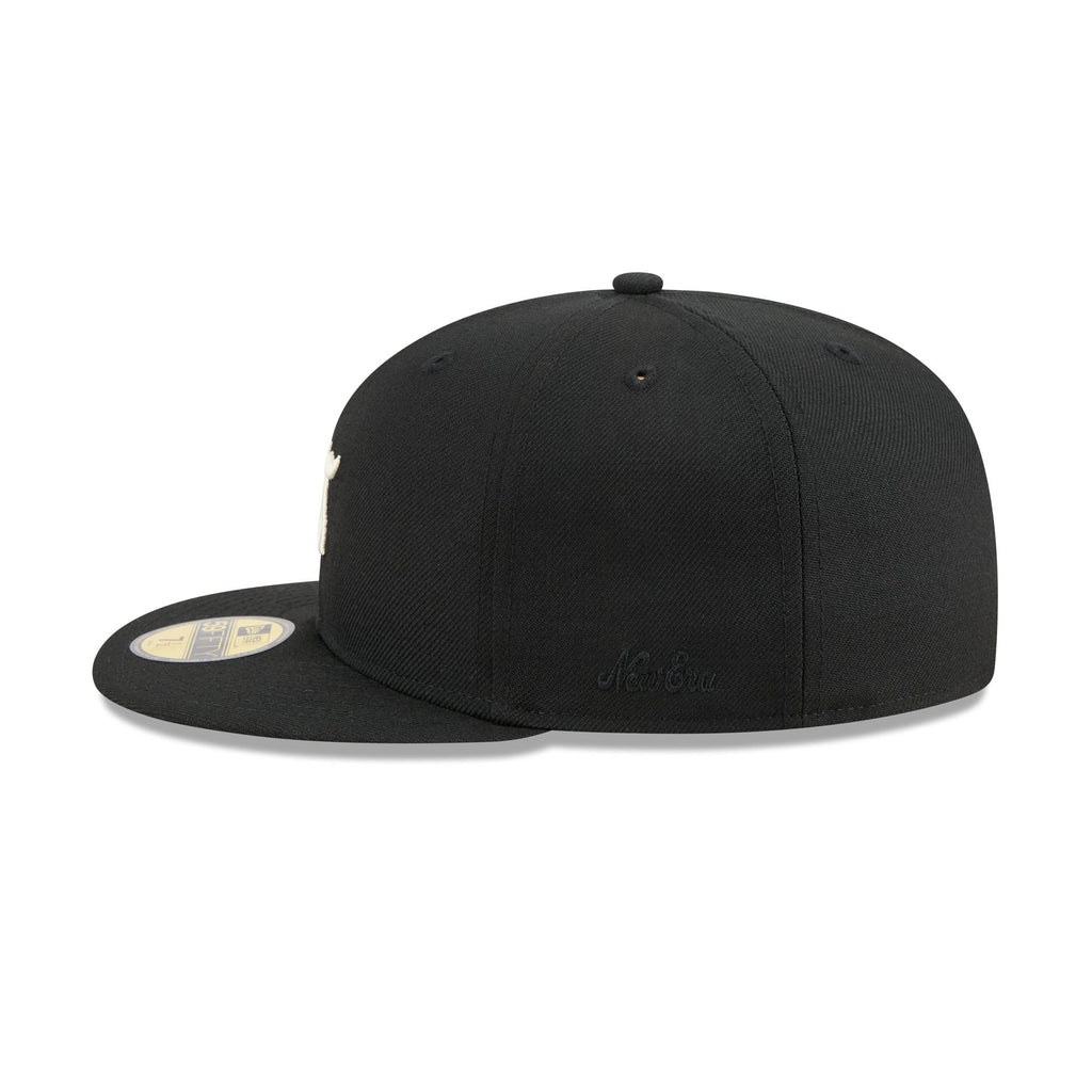 https://cdn.shopify.com/s/files/1/0601/2554/4675/files/60766506_59FIFTY_FOG595028863_CHIWHI_BLK_LSIDE.jpg?v=1753278253