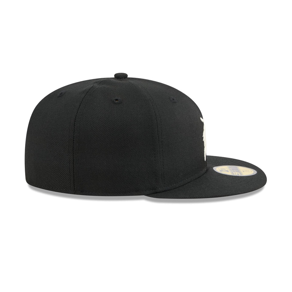 https://cdn.shopify.com/s/files/1/0601/2554/4675/files/60766506_59FIFTY_FOG595028863_CHIWHI_BLK_RSIDE.jpg?v=1753278253