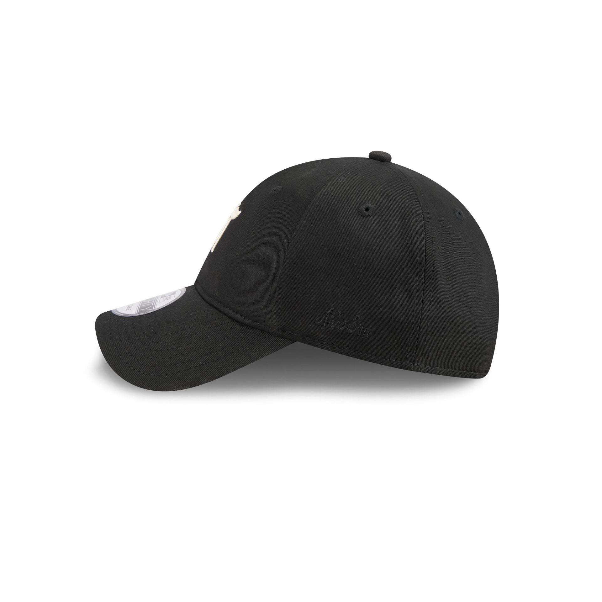 https://cdn.shopify.com/s/files/1/0601/2554/4675/files/60766517_9FORTY_FOG94028864_CHIWHI_BLK_LSIDE.jpg?v=1753277894